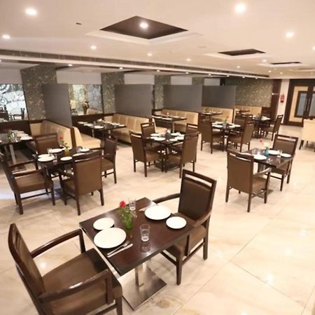 Hotel Krishna Palace, Ayodhya Dış mekan fotoğraf