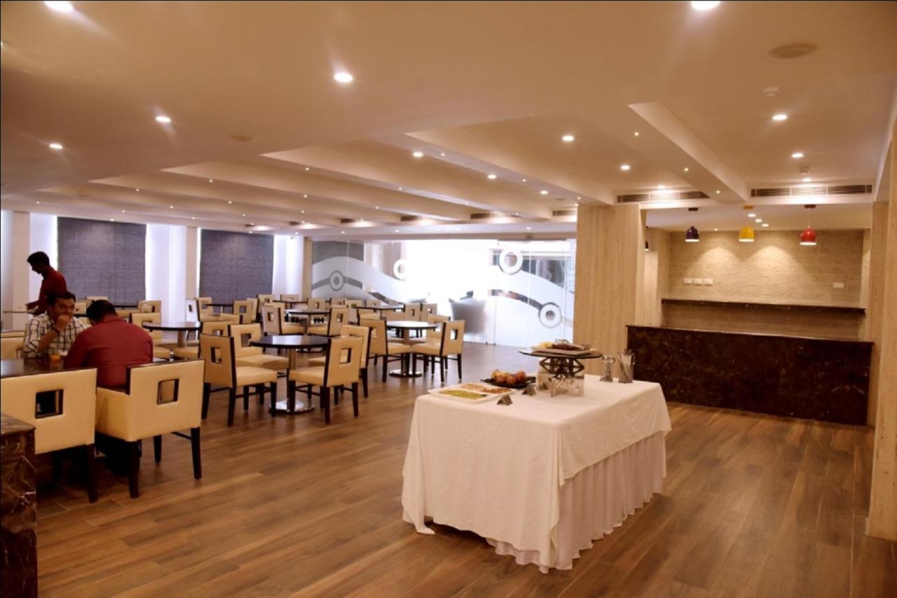 Hotel Krishna Palace, Ayodhya Dış mekan fotoğraf