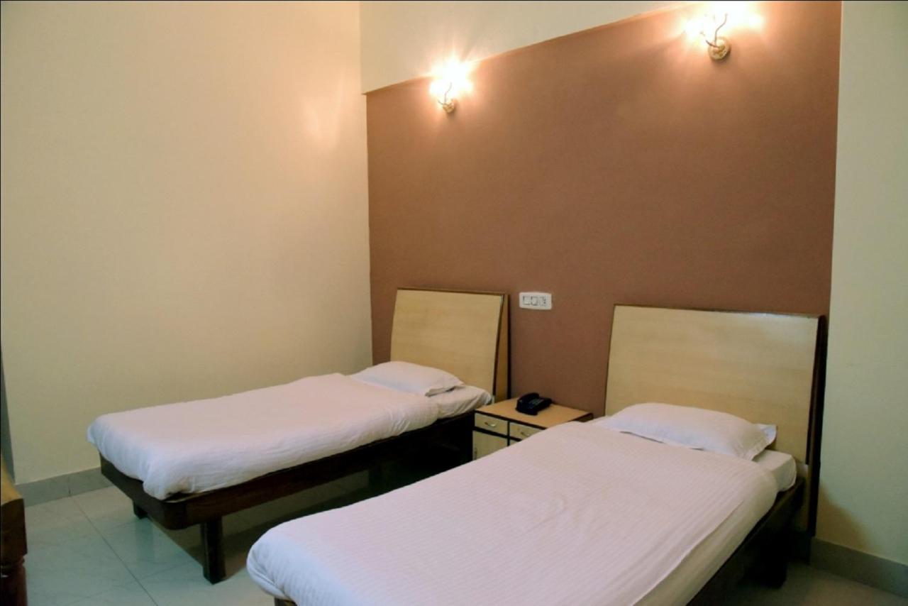 Hotel Krishna Palace, Ayodhya Dış mekan fotoğraf