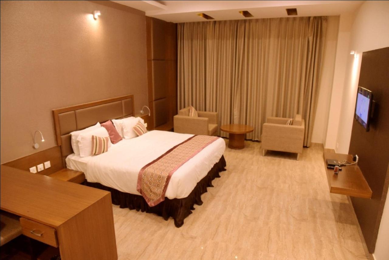 Hotel Krishna Palace, Ayodhya Dış mekan fotoğraf