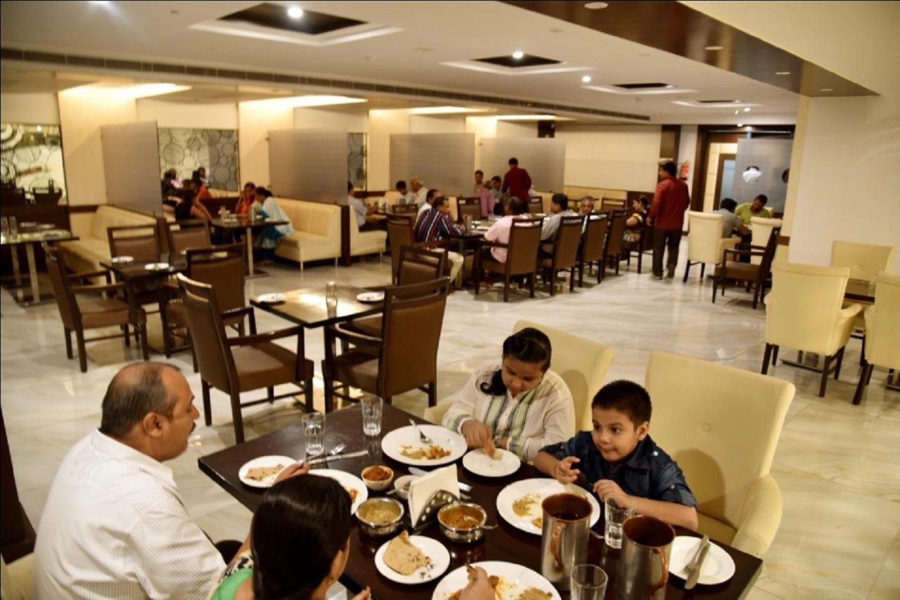 Hotel Krishna Palace, Ayodhya Dış mekan fotoğraf