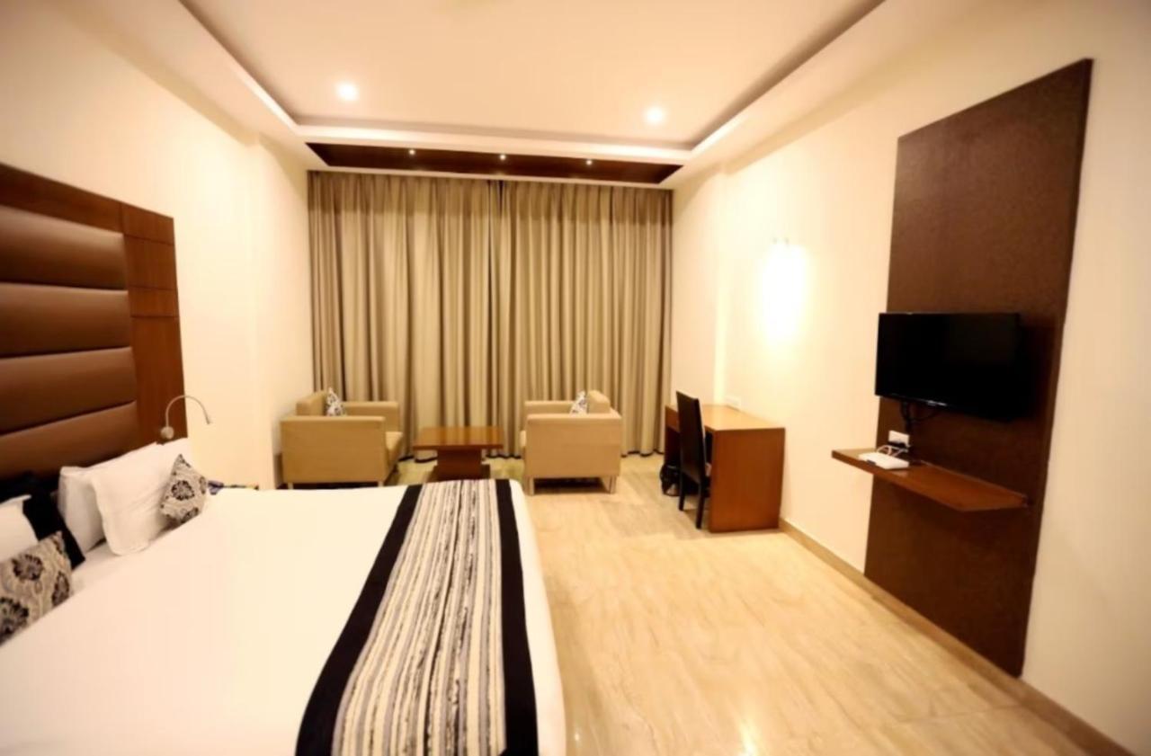 Hotel Krishna Palace, Ayodhya Dış mekan fotoğraf