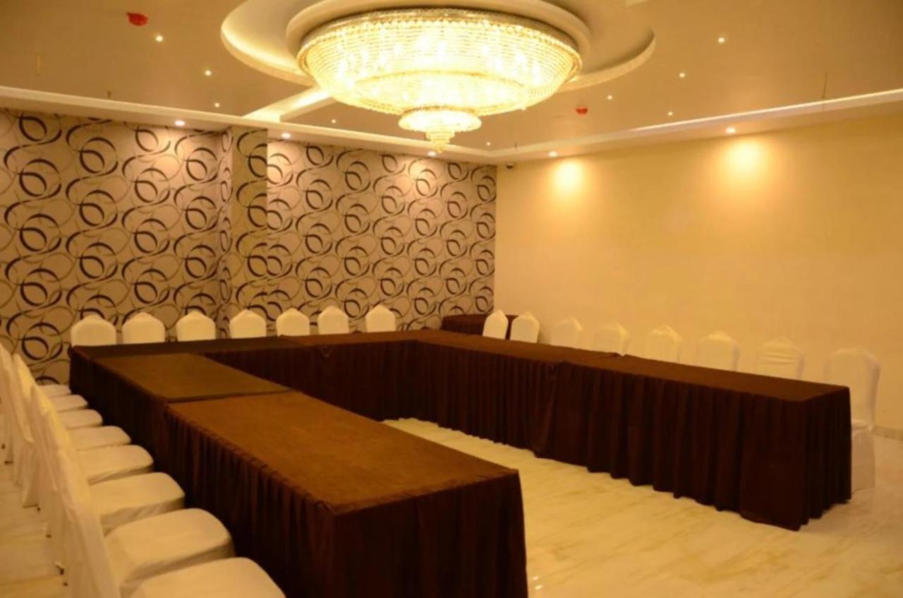 Hotel Krishna Palace, Ayodhya Dış mekan fotoğraf