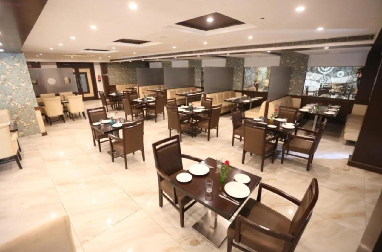 Hotel Krishna Palace, Ayodhya Dış mekan fotoğraf