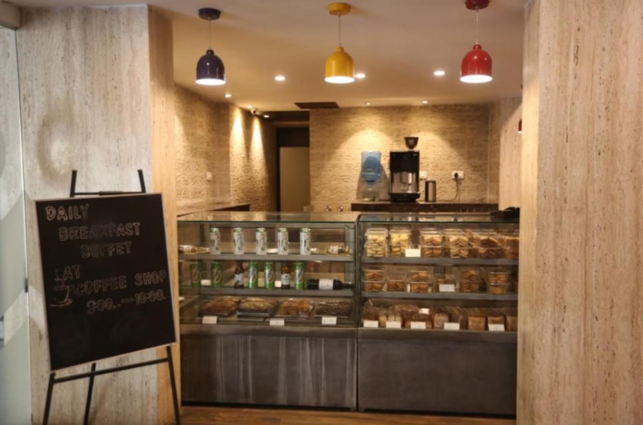 Hotel Krishna Palace, Ayodhya Dış mekan fotoğraf