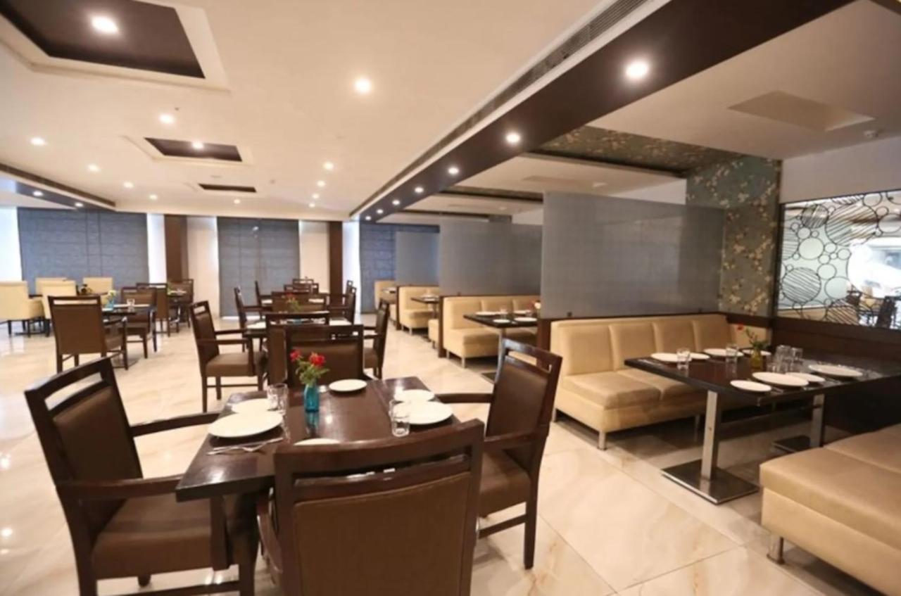 Hotel Krishna Palace, Ayodhya Dış mekan fotoğraf